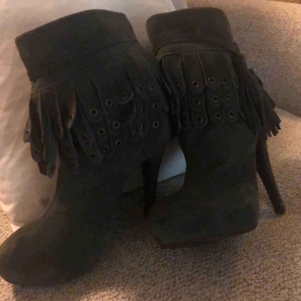 Boots - Picture 3 of 3